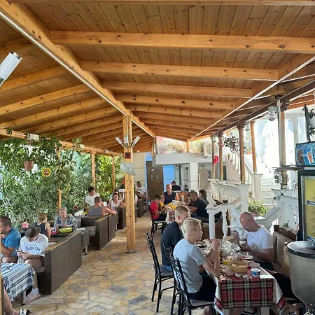 Garden Veli 公寓 *