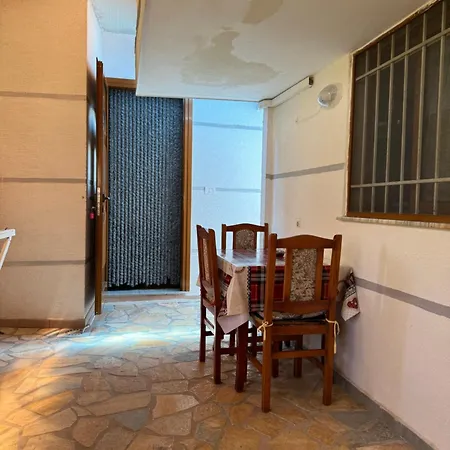 Apartment Garden Veli
